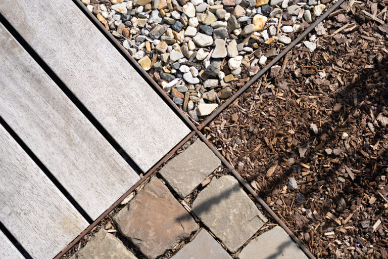 Schöne Materialkombination bei der Gartengestaltung aus dem Raum Kassel Paderborn Höxter.